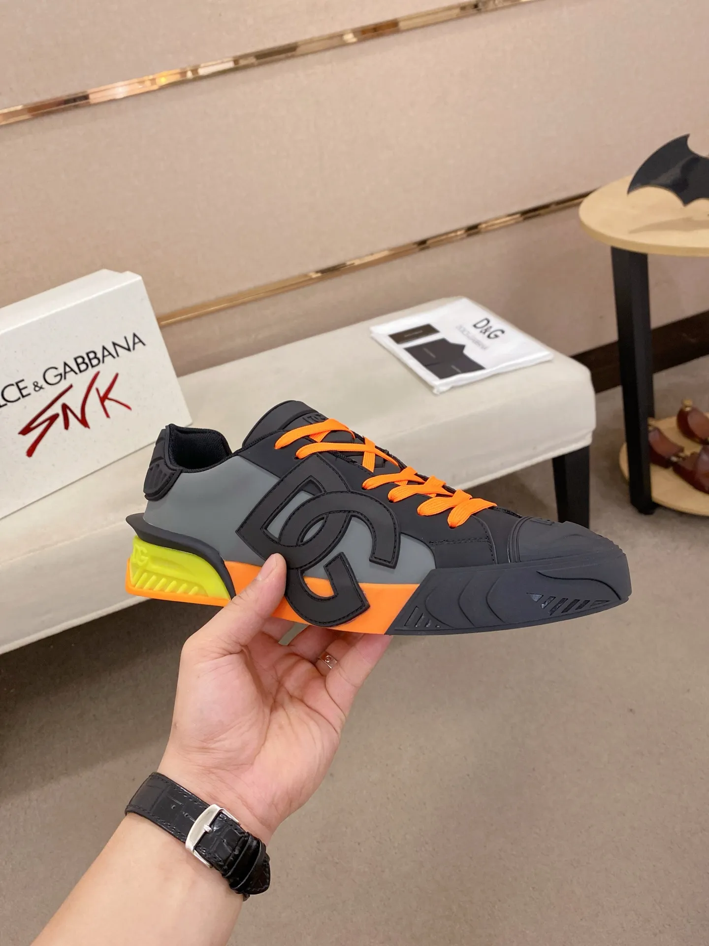 Men's shoes 💰: 660💰 (top quality) The latest sports style DG hot model recommendation, 👉 first launch of men's shoes 😻 I am really crazy about it, top design, impeccable comfort, absolute best-seller, imported cowhide upper, full cowhide lining🐂. Original replica, the latest cool outsole 💥👟Number of codes: 38-44 (45/custom-made, non-refundable)